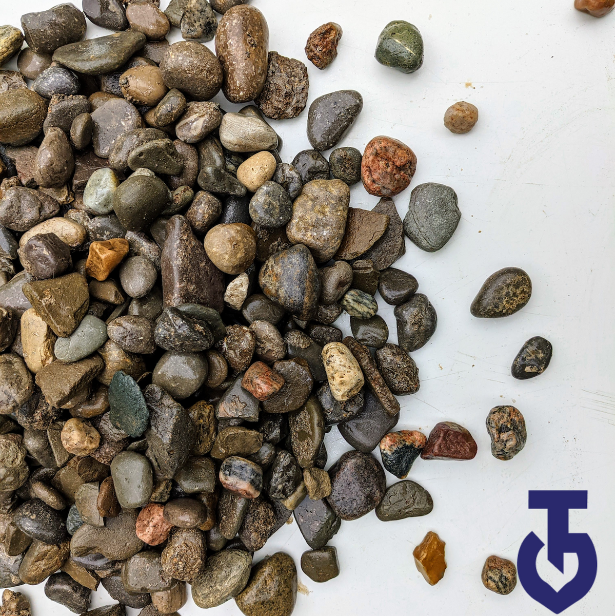 Ap65 Rounded Stone 1 1/2” Round Stone – GravelTop